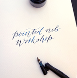 Ett papper med texten Pointed nib workshop skrivet i kalligrafi med en traditionell kalligrafipenna och bläck