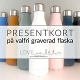 Bild på flera vattenflaskor från Sagaform i olika färger med texten Presentkort på valfri graverad flaska. 