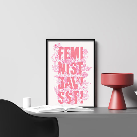Inramad bild med grafisk illustration och text Feminist Javisst! med rosa blommor och rosa text. 