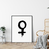 En handmålad poster med Kvinnosymbolen i bläck som blöder och rinner, och där intäkterna går till Alla Kvinnors Hus. Målad av Kalligrafen Karin Rosenquist-Schager 